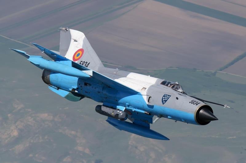 Un obiect zburător neidentificat a fost detectat deasupra României. Armata a trimis două avioane de luptă
