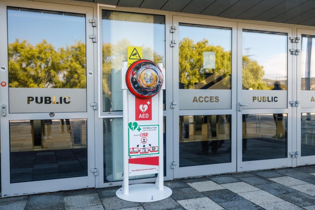O nouă aplicație pentru clujeni: HelpMe arată locurile celor mai apropiate defibrilatoare din spațiile publice și private