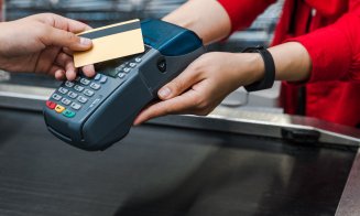 „Bancomat” direct la casa de la supermarket. Serviciul este disponibil și la Cluj. Câți bani pot scoate oamenii de pe card