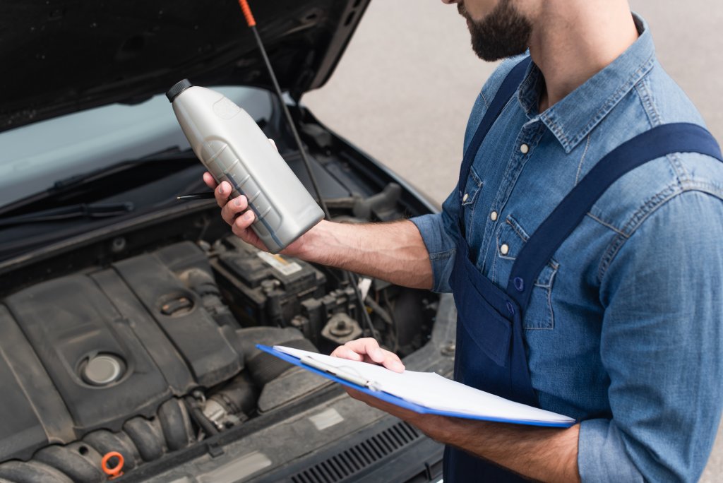 Consilierii de service-uri auto, printre cei mai căutați la Cluj. Salariul ajunge și la 1.250 de euro/lună