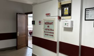 Truse de prim ajutor pe holurile unei facultăți din Cluj: „Just in case”