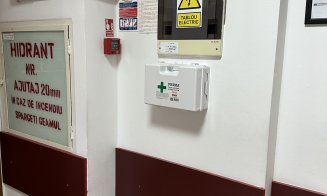 Truse de prim ajutor pe holurile unei facultăți din Cluj: „Just in case”