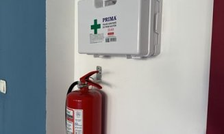 Truse de prim ajutor pe holurile unei facultăți din Cluj: „Just in case”