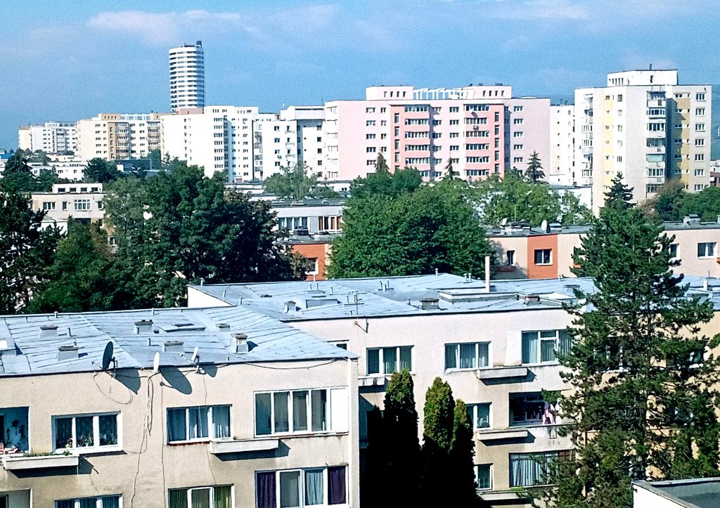 Apartamentele construite înainte de cutremurul din '77 vor avea prețuri în cădere liberă
