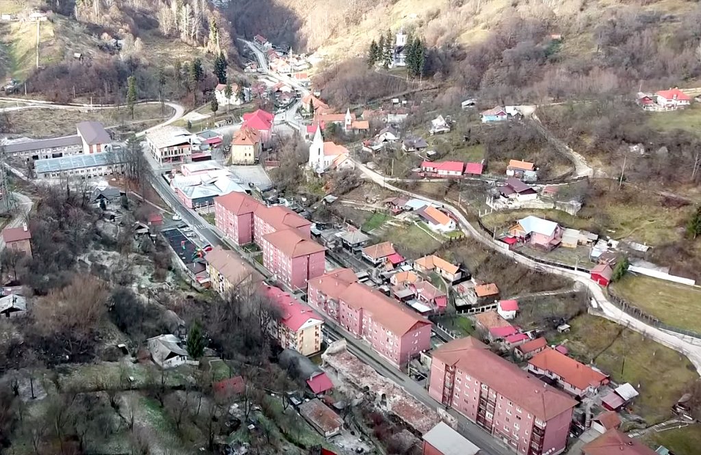 Peste 500 de oameni din 11 blocuri afectate de cutremur trebuie EVACUAŢI. Refuzul se face pe proprie răspundere