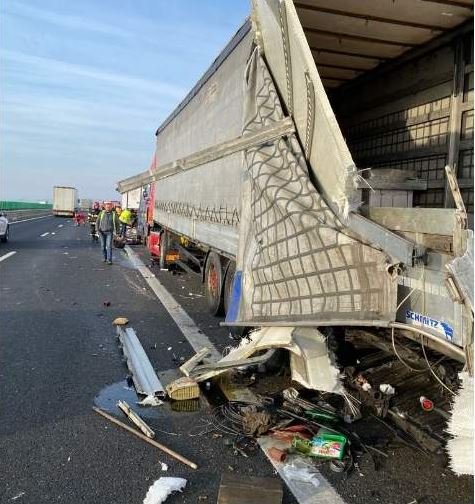 Accident cu un TIR și 5 mașini pe Autostrada A1