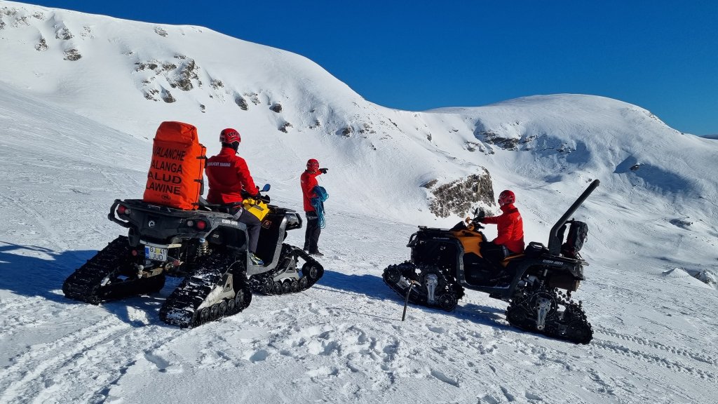 Grup de turiști străini, prinși de o avalanșă în zona Borșa. O persoană ar fi murit și alte două ar fi dispărute
