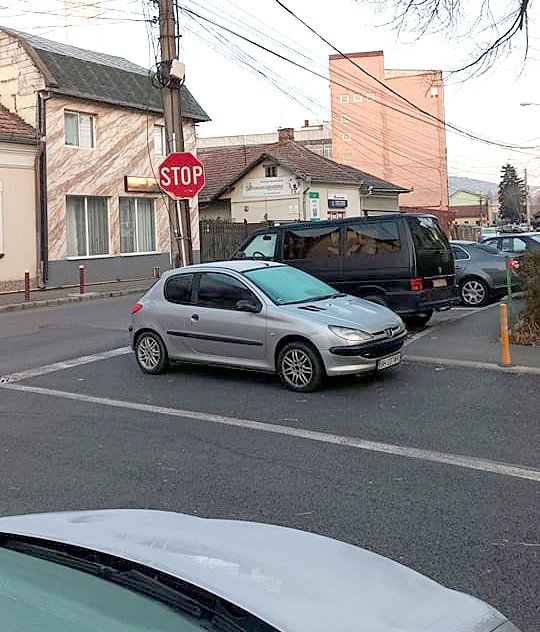 Parcare à la Cluj cu "permisul luat dintr-o pungă cu pufuleți"