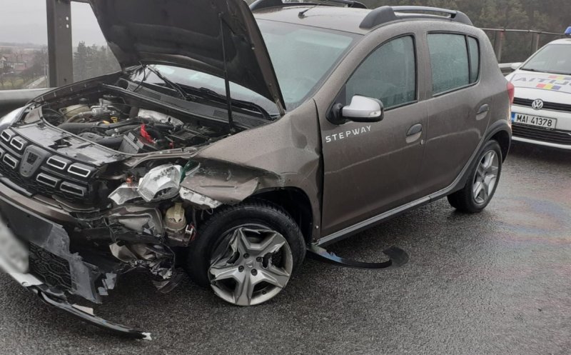 ACCIDENT între o mașină și un microbuz la coborâre de pe A3 în Gilău. Intervine SMURD-ul