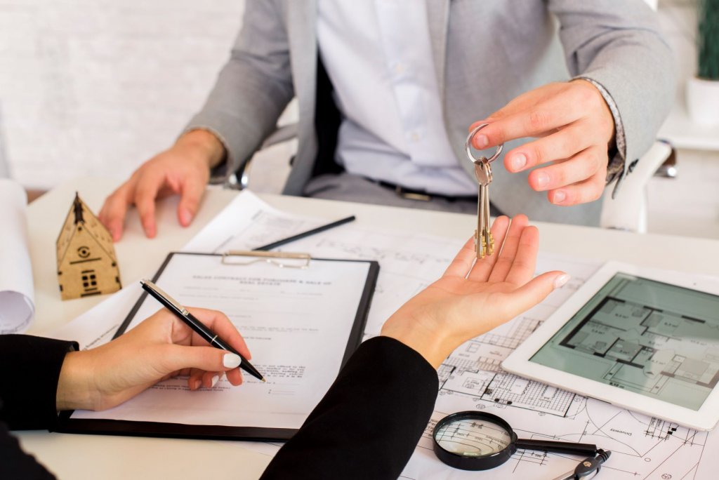 Cum găsești o agenție imobiliară potrivită nevoilor tale