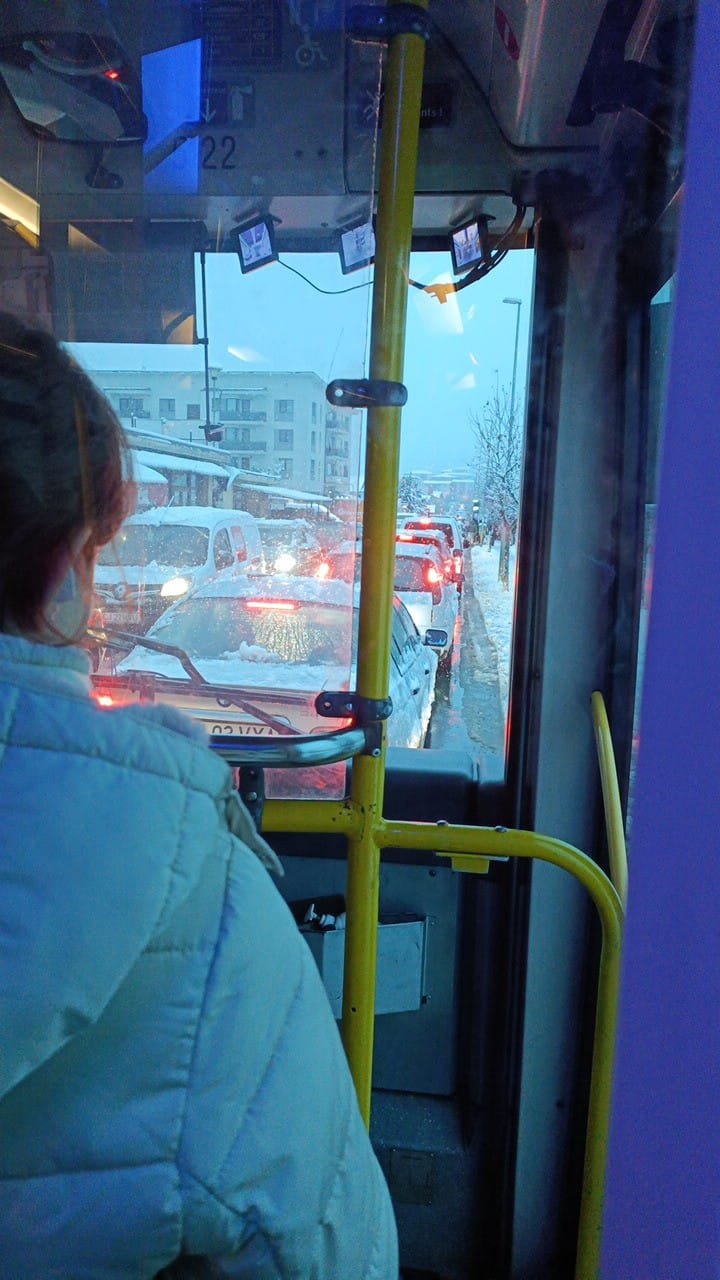 Floreştenii, din nou blocaţi în trafic luni dimineaţa. "Nu merge niciun semafor"