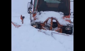 A nins la Cluj! Cum se circulă pe drumurile din județ / Zăpadă de 50 cm pe un drum