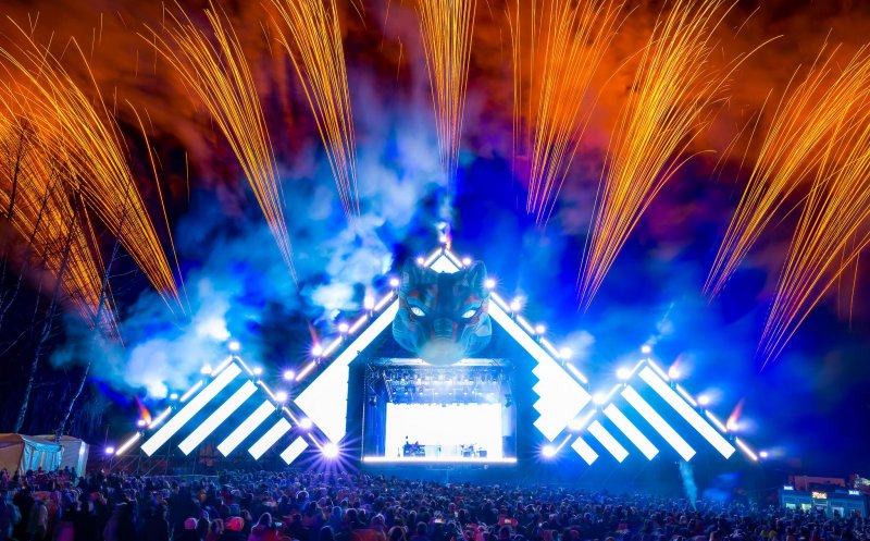Peste 11.000 de participanți, în prima zi a Festivalului Massif