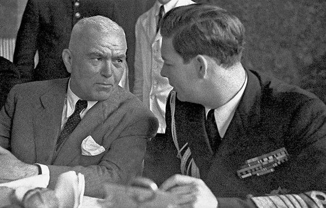 6 martie 1945: Sub presiunea Moscovei, comuniștii pun mâna pe putere în România / Instalarea guvernului Petru Groza