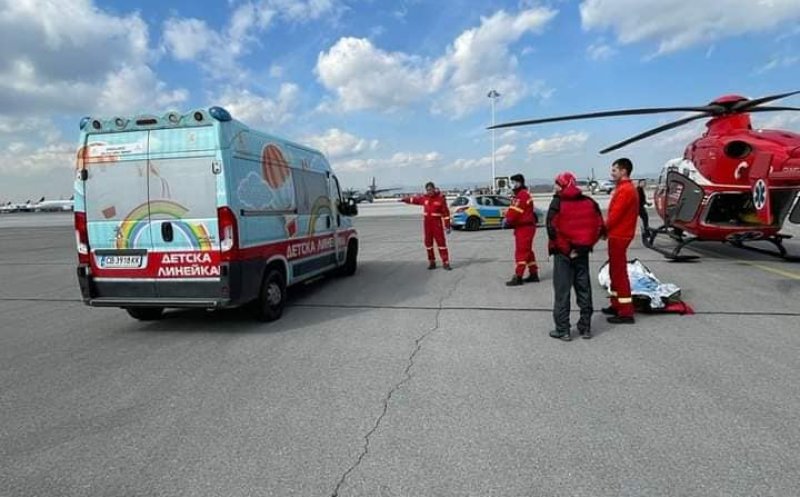 Fetiță din România, accidentată GRAV la schi în Bulgaria. A fost adusă în țară cu un elicopter SMURD