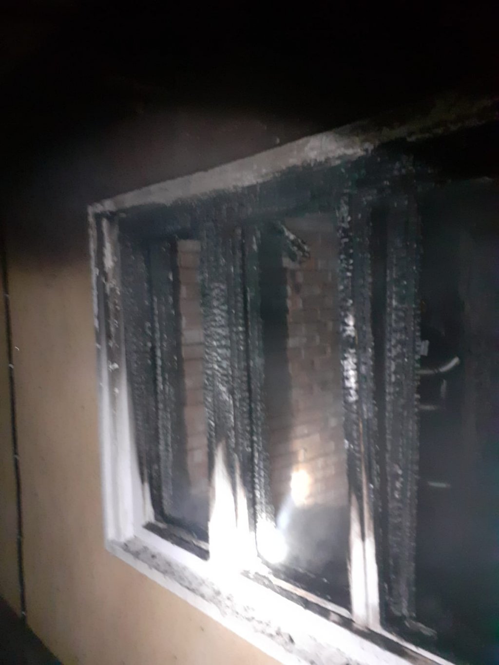 Incendiu la o casă din Luna. Flăcările au provocat daune serioase