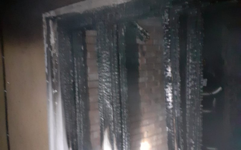 Incendiu la o casă din Luna. Flăcările au provocat daune serioase
