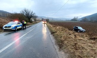 ACCIDENT în judeţul Cluj: Au ajuns cu maşina pe arătură