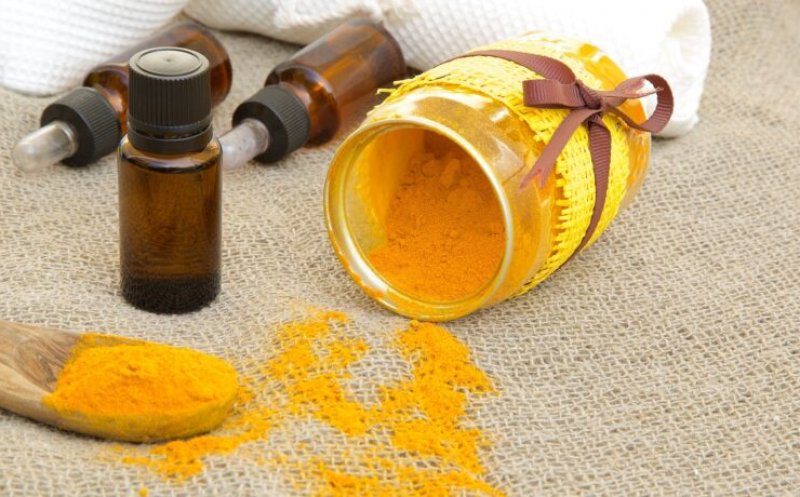 Mască facială cu turmeric: perfectă pentru un ten cu probleme