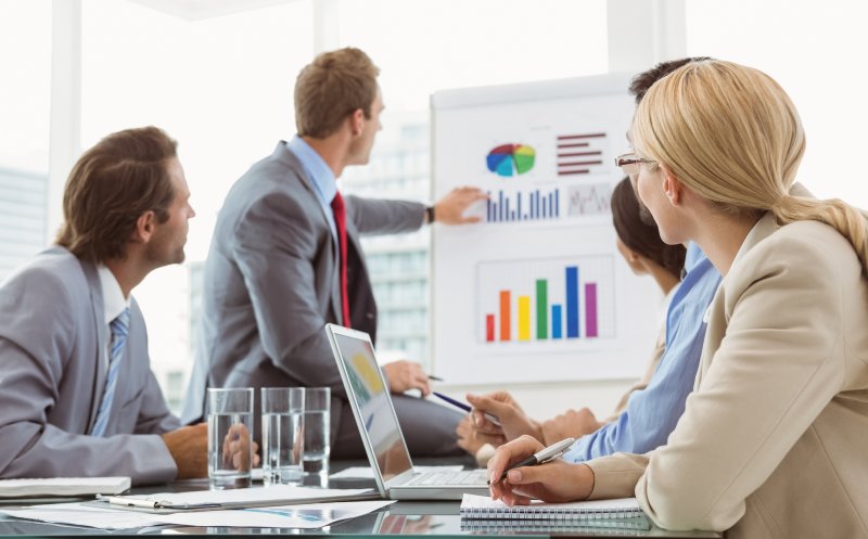 Analiștii financiari, în vizorul companiilor din Cluj. Salariile încep de la aproape 1.000 de euro/lună
