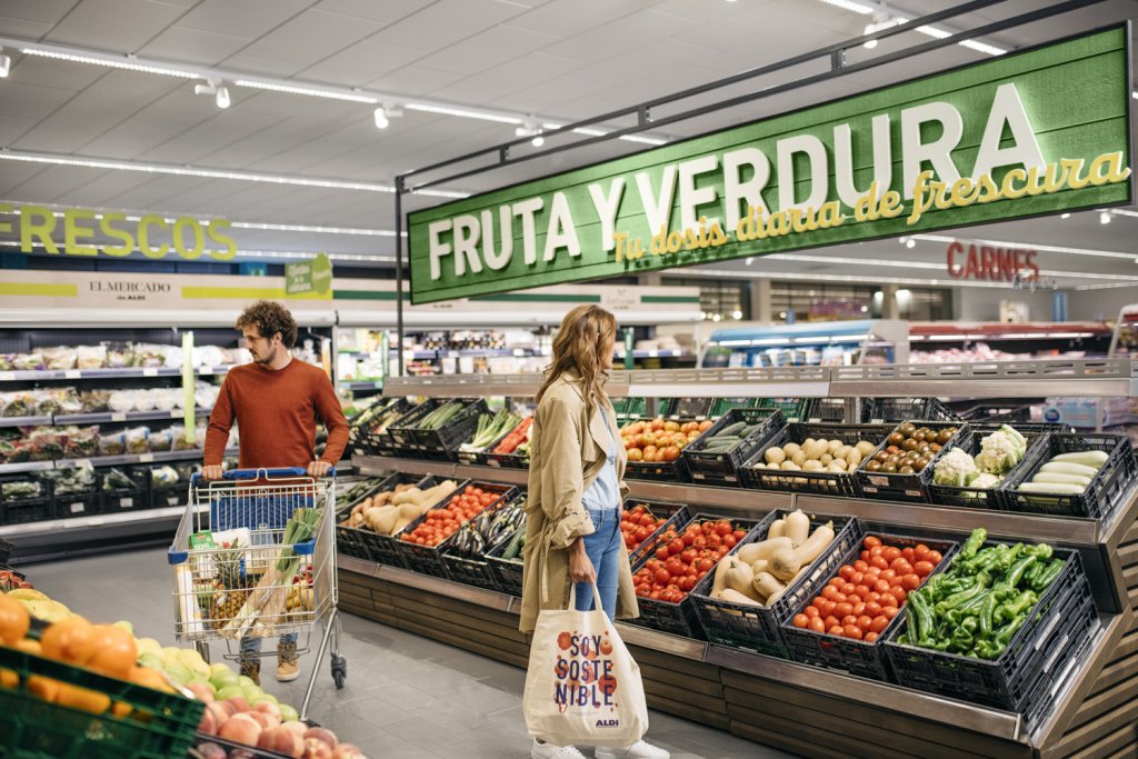 O româncă de 80 ani a uitat 9.000 de euro într-un magazin. Ce a urmat...