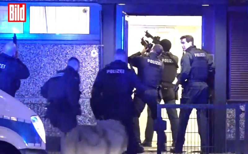 Atac armat la un lăcaş de cult al Martorilor lui Iehova din Hamburg. 7 morţi şi peste 25 de răniţi