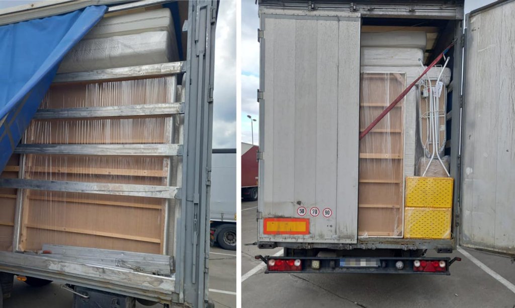 5 tone de saltele și mobilă second-hand cu destinația Cluj, întoarse înapoi la vamă. OPC: Sunt deșeuri