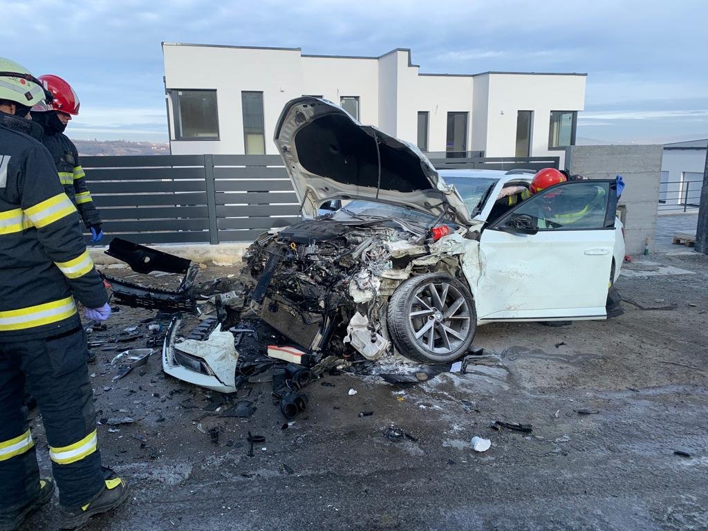 ACCIDENT în Cluj-Napoca. 4 victime primesc îngrijiri medicale
