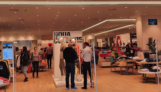 Cel mai mare lanț de magazine de haine german, prezent și la Cluj intră în insolvență. Ce spun reprezentanții despre piața din România