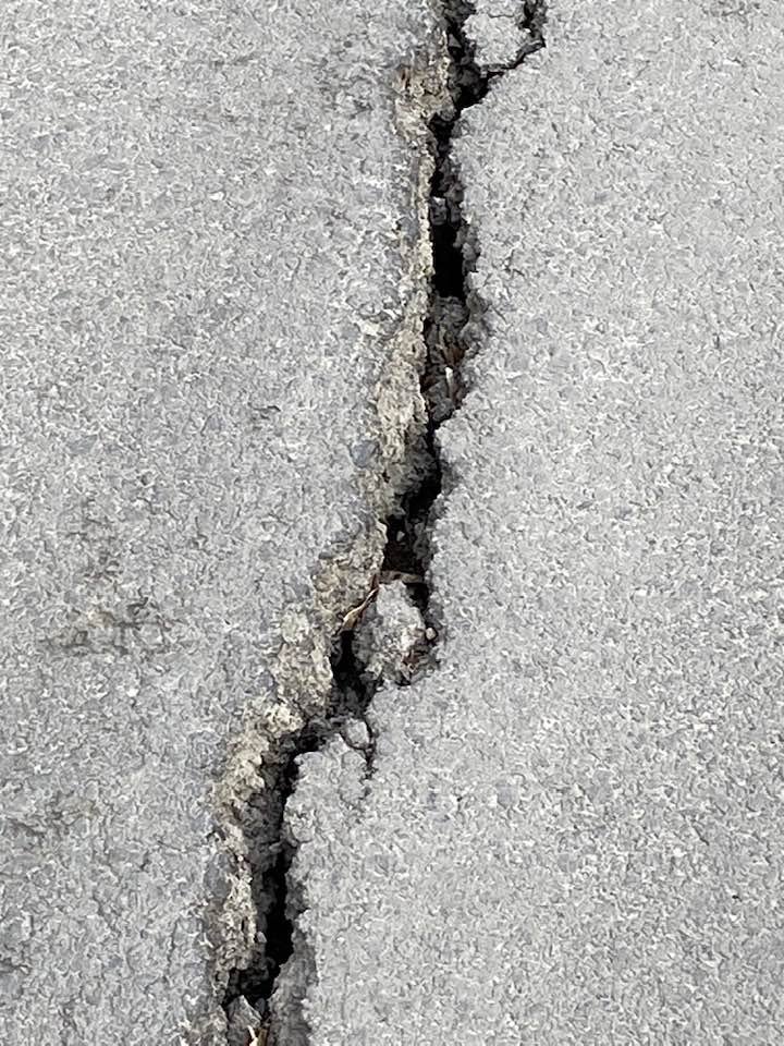 O stradă din Grigorescu o ia la vale