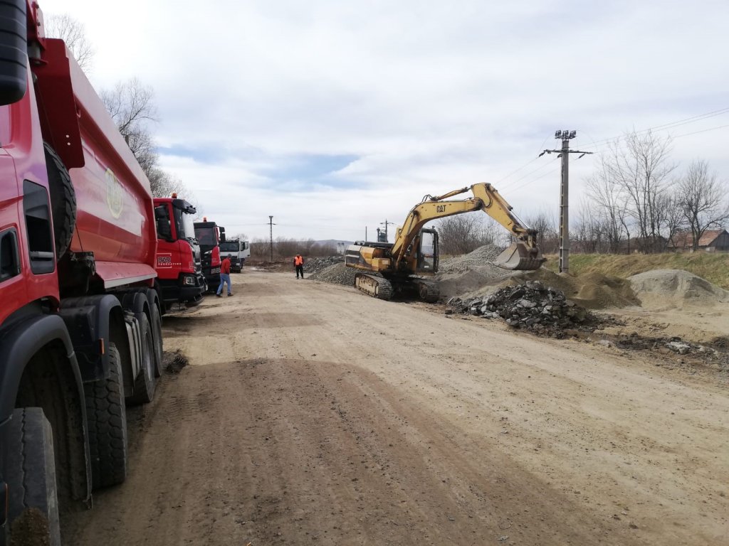 S-au reluat lucrările pe un tronson din Drumul Bistriței! Când vor fi gata