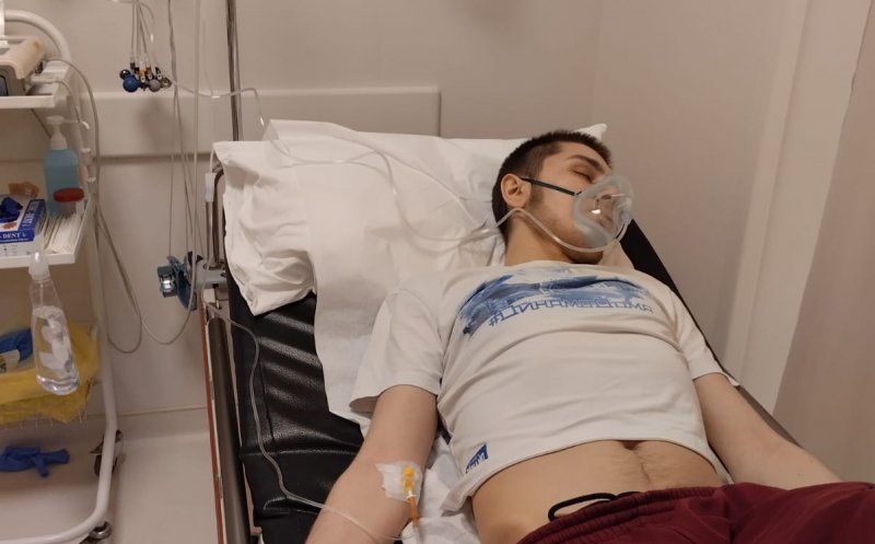Povestea cutremurătoare a unui adolescent. Cum a rămas fără un picior la doar 18 ani/ Boala care îl macină încet