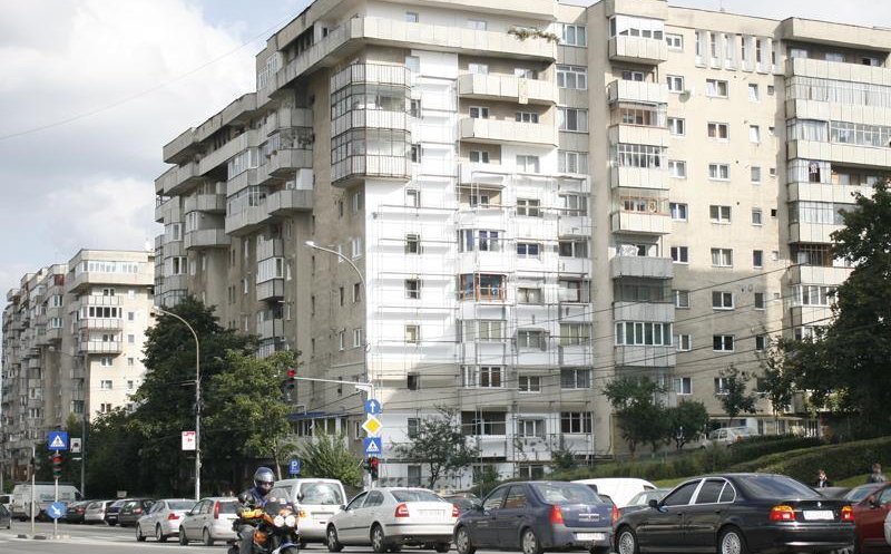 Românii au cumpărat apartamente „cu banii jos” anul trecut. Creditele ipotecare pierd teren