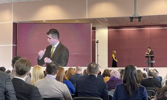 S-au reluat congresele Martorilor lui Iehova cu prezență fizică: „Prietenii păcii”, de pe Zoom, din nou la sala de congrese de la Turda