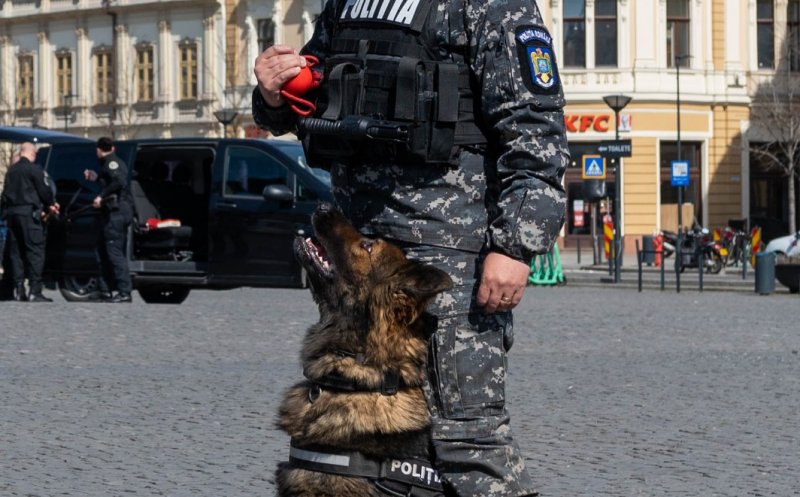Ziua Poliției Române sărbătorită în centrul Clujului. Oamenii s-au bucurat de tehnica expusă și de demonstrațiile “mascaților”