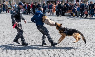 Ziua Poliției Române sărbătorită în centrul Clujului. Atât adulții, cât și copiii, s-au bucurat de expozițiile și demonstrațiile oferite de mascați