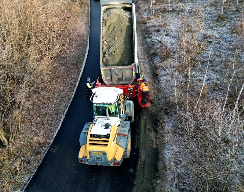 Noi lucrări de modernizare pe drumuri din județ. Vezi unde se asfaltează