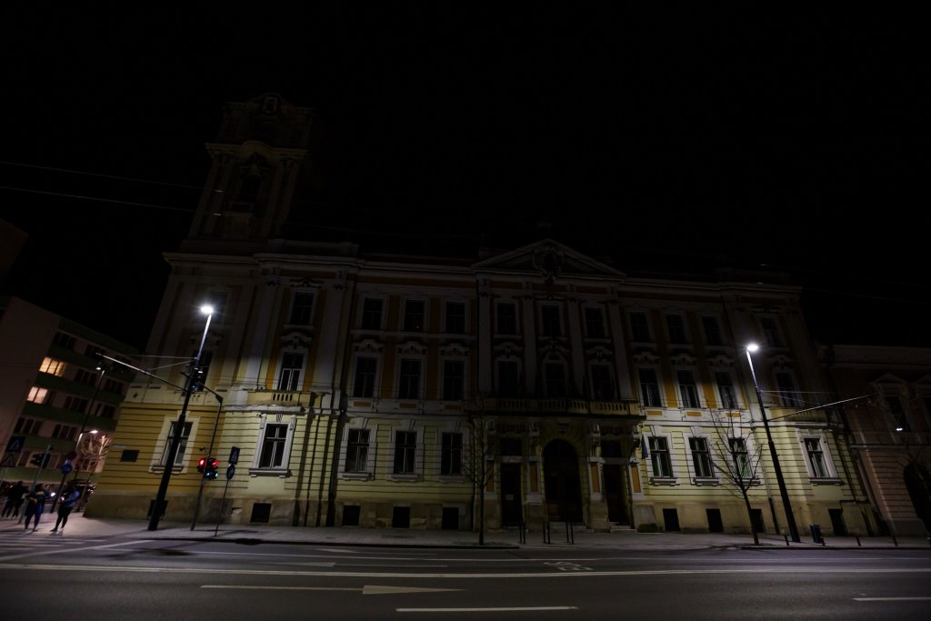 Ora Pământului la Cluj-Napoca. Primăria a stins iluminatul ornamental de pe două clădiri din centru