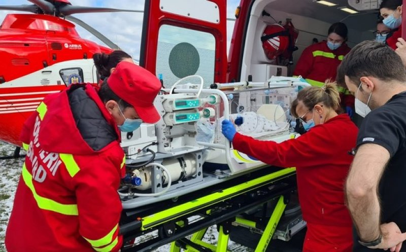 Nou-născut cu afecţiuni cardiace, transportat cu un elicopter SMURD de la Cluj la Mureş