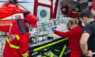 Nou-născut cu afecţiuni cardiace, transportat cu un elicopter SMURD de la Cluj la Mureş