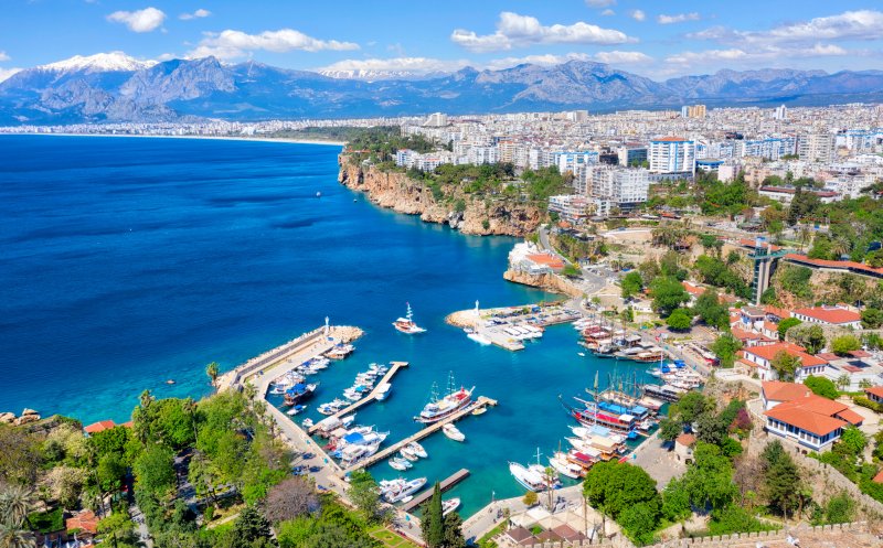 Peste 350.000 de români merg în Antalya anul acesta. Cei mai mulți sunt din Cluj și București. Cât costă un all inclusive
