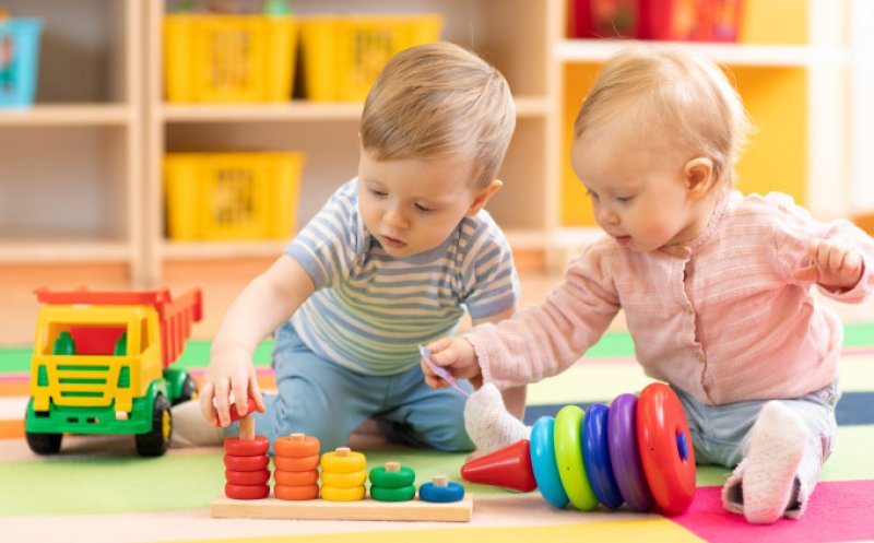 Se majorează valoarea tichetelor de creşă. Cine poate beneficia de bani