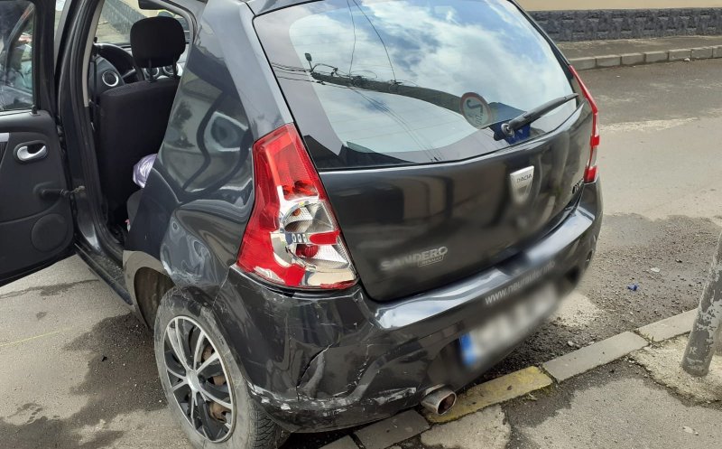 Accident cu două mașini în Turda. Un minor de 13 ani și o femeie au necesitat îngrijiri medicale