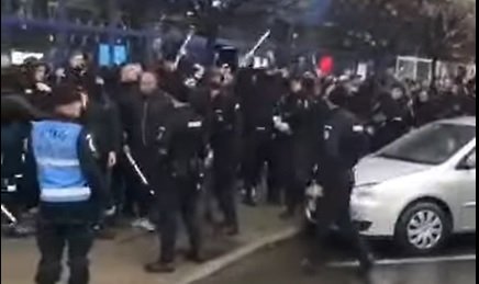 Suporterii Universității Cluj, provocați de fanii arădeni înaintea meciului direct