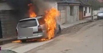 Un șofer a încercat să golească rezervorul cu bormașina. Autoturismul a luat foc instant