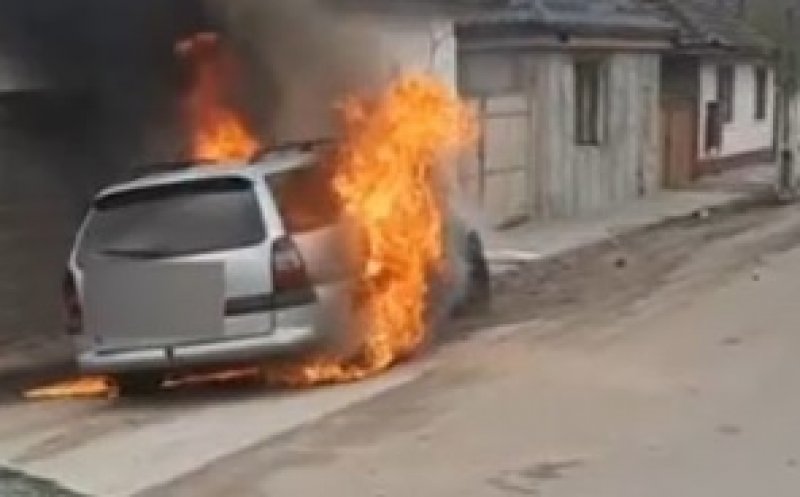 Un șofer a încercat să golească rezervorul cu bormașina. Autoturismul a luat foc instant