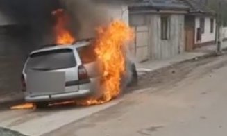 Un șofer a încercat să golească rezervorul cu bormașina. Autoturismul a luat foc instant