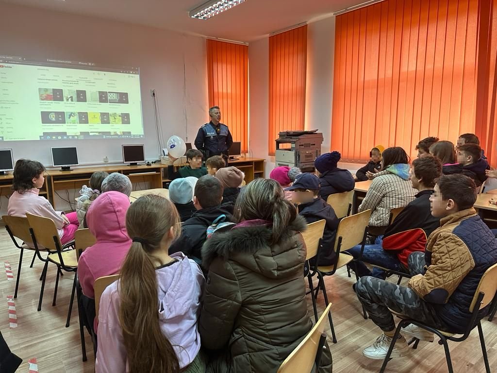 Lecții de siguranță rutieră și prevenirea violenței pentru elevii din localitatea Râșca