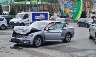 ACCIDENT pe Dorobanților. O femeie primeşte îngrijiri medicale