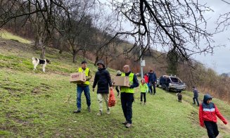 Sute de oameni nevoiași din Munții Apuseni au primit pachete în pragul sărbătorilor pascale de la voluntarii clujeni